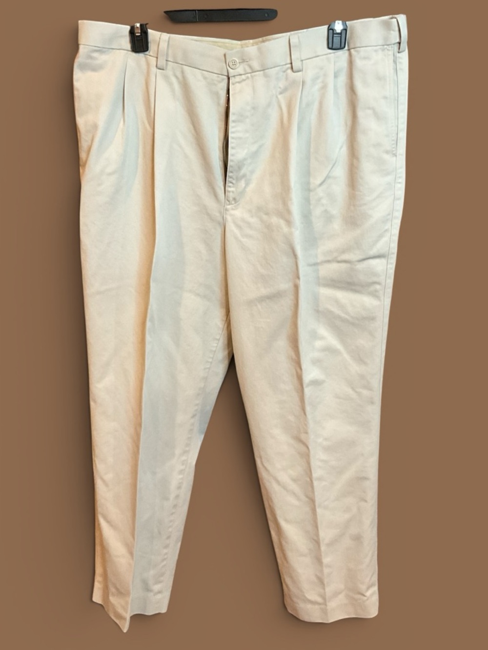 Savane Men's Pleated Chino Pants - khaki. Size 44x32